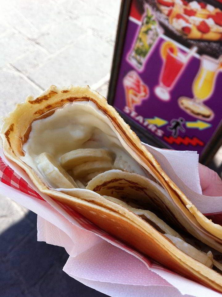 A crepe filled with white Nutella and banana