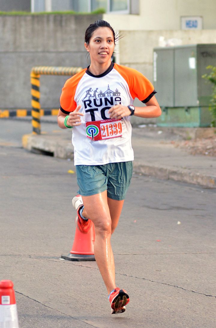 Ruffa Sorongon nears the finish line in the DYAB Kapamilya Run.(CDN/CHRISTIAN MANINGO)