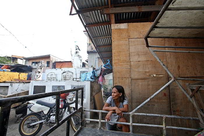 Houses built inside and in front of the Doña Pepang cemetery in barangay Carreta are scheduled for demolition after a court ruling supported City Hall’s  plan to convert the area into a heritage memorial park.  (CDN Photo/Junjie Mendoza)
