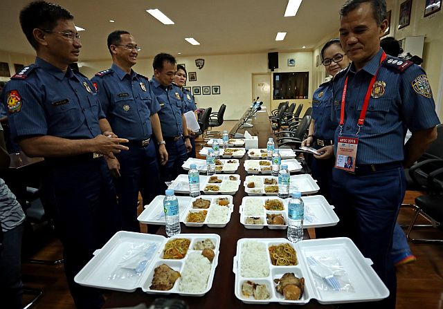APEC FOOD FOR THE POLICE/OCT.08,2015:Snr. Supt. Rey Lydon Lawas lead the presentation of the pack lunch of the police to show that they all are uniform in food packs as they serve the APEC 2015 at Police Regional Office 7.(CDN PHOTO/LITO TECSON)