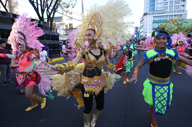 LATIN FLAVOR. Dancers from the Indiana Aerospace University don Brazilian inspired costumes during the Sinulog opening street parade. (CDN PHOTO/JUNJIE MENDOZA)