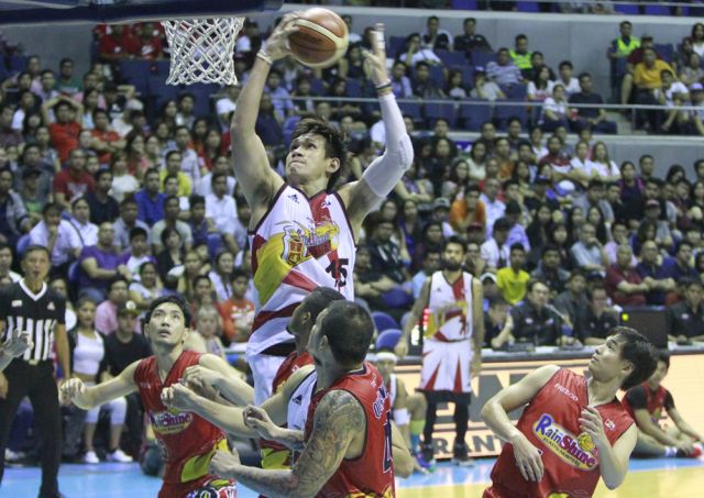 Cebuano big man June Mar Fajardo attempts a shot against the Rain or Shine defense in Game 4 of the PBA Philippine Cup semifinals round. (PBA IMAGES)