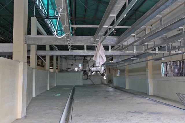 The Mandaue City government is asking the Cebu City government to pay real property taxes accumulated since 2001 for operating a slaughterhouse in Barangay Subangdaku. (CDN FILE PHOTO)