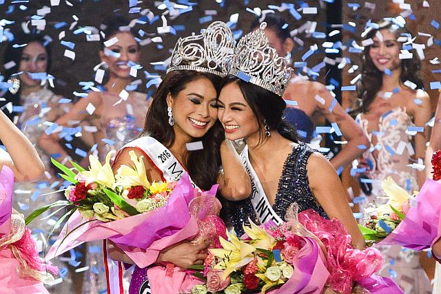 MAXINE MENDOZA (left) and Kylie  Verzosa (right)  when they  were crowned  Bb. Pilipinas  Universe and  International,  respectively