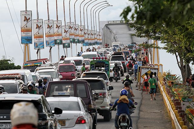 TRAFFIC/MAY 19, 2016: Every day on ML Quizon Lapu Lapu City all the way to the old Mactan Mandaue bridge you can see heavy traffic which is a problem for motorist.(CDN PHOTO/JUNJIE MENDOZA)