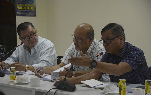 RDC INFRASRUCCTURE DEVELOPMENT COUNCIL MEETING/MAY 26, 2016 Infrastructure Development meeting at NEDA7 auditurium (l-r) Emmanuel Rabacal - Infrastructure Development Committee Chairman ; Efren B. Carreon - NEDA7 Director and Nonato Paylado -DPWH Chief. (CDN PHOTO/CHRISTIAN MANINGO)