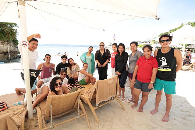 Shangri-La's Cassandra Cuevas and Fiona Escandor with Cebu media and bloggers.