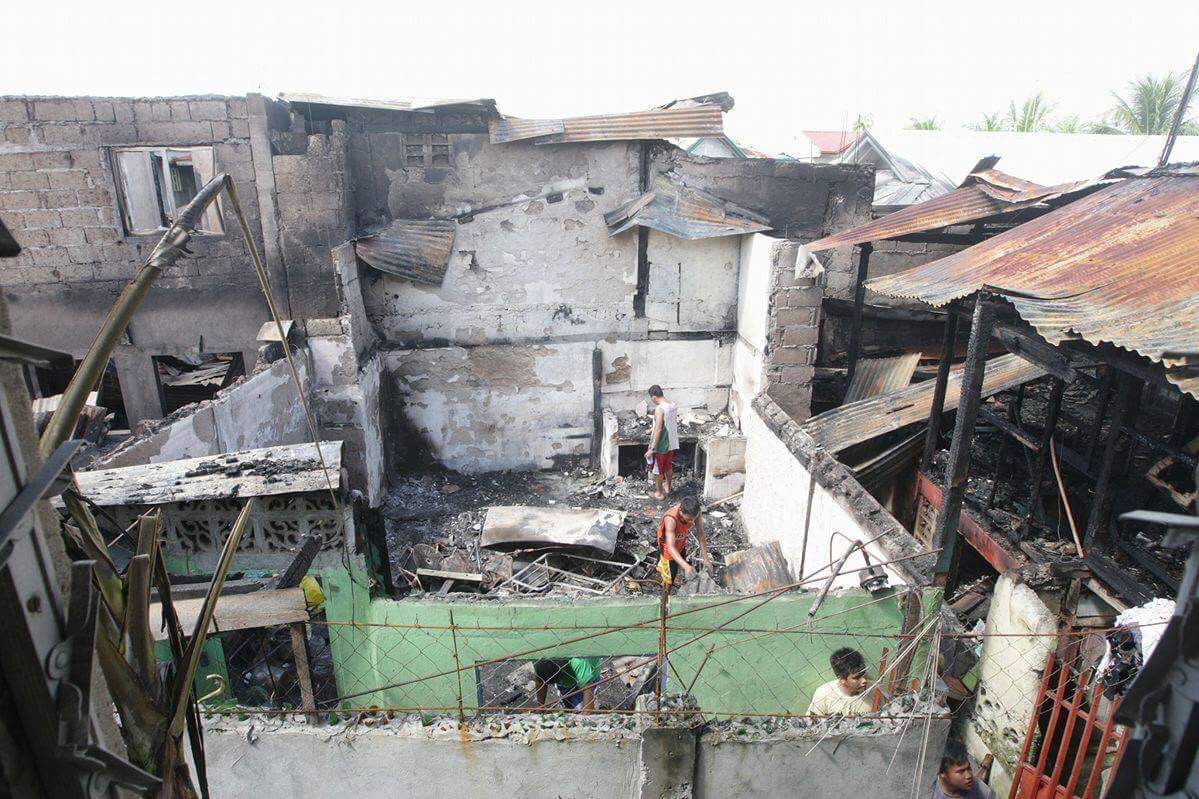 Some of the 23 houses damaged by fire in Barangay Tangke, Talisay City. (CDN PHOTO/TONEE DESPOJO)