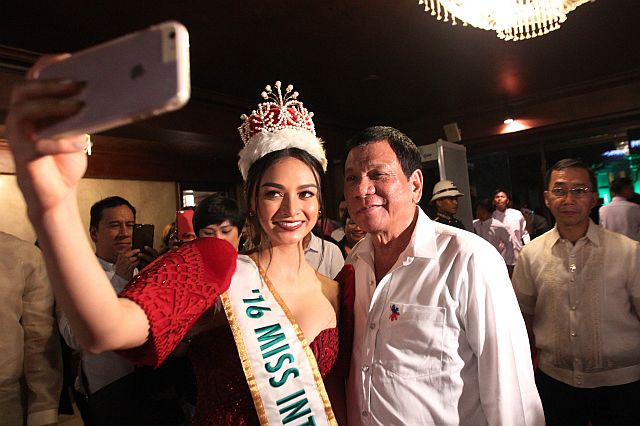President Duterte with Miss International 2016 Kylie Versoza
