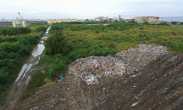 As the Cebu City government began to  dump the city’s garbage into a one-hectare lot at the South Road Properties (SRP) near condominiums, restaurants and a mall, the Movement for Liveable Cebu joined others in questioning its legality (CDN DRONE PHOTO/TONEE DESPOJO). 