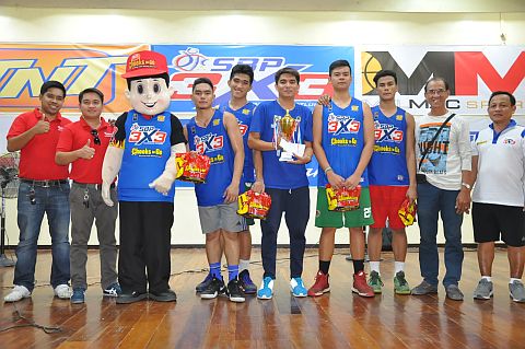 Members of the University of the Visayas team with tournament officials. contributed