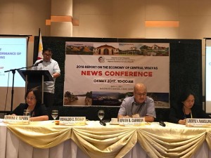 Caption - Philippine Statistics Authority regional director Ronaldo C. Taghap presents the economic figures during the 2016 Report on the Economy of Central Visayas News Conference at Bayfront Hotel. (CDN PHOTO/AILEEN GARCIA-YAP)