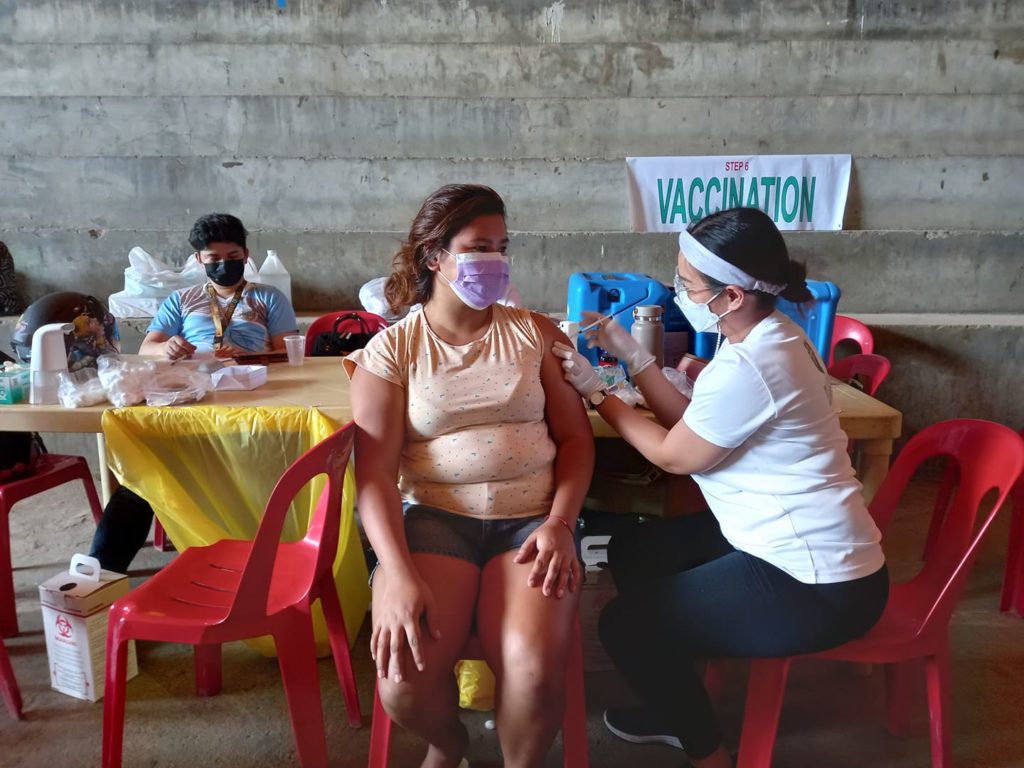 Mandaue Jumpstarts Barangay Based Vaccination Program Cebu Daily News