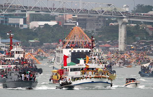 A  flower-decked ‘galleon’ brings images of the Sto. Niño and Our Lady of  Guadalupe down the Mactan Channel for the annual   fluvial procession participated by  130 motor bancas and boats. (CDN PHOTO/TONEE DESPOJO)