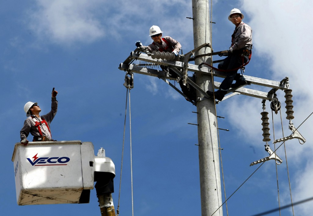 VECO to renegotiate contracts with power suppliers; MCCI as 3rd party overseer 