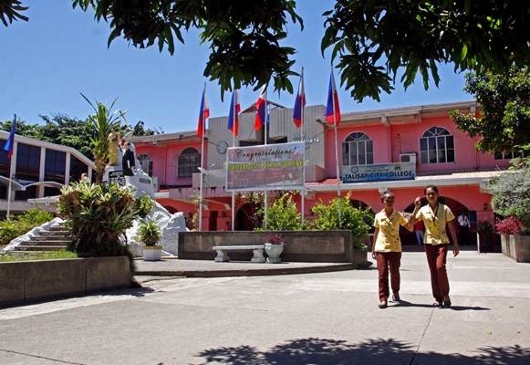 Photo of the Talisay City College.
