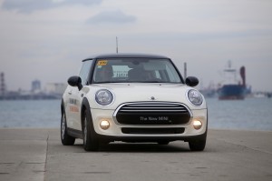 The Mini Cooper’s patented circle headlights makes it stand out from the rest. CDN PHOTO/TONEE DESPOJO