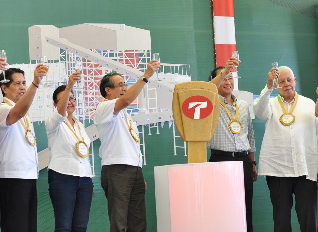  GBP chairman Francisco C. Sebastian (3rd from left) and DOE undersecretary Raul Aguilos (2nd from right) led the toasing of wine after the ceremonial switching on of the 82-MW new coal-fied power plant (TPC1a) of Toledo Power Company. With them were (from left): Metrobank Group vice chairman Dr. Antonio Abacan, vice governor Agnes Magpale and Toledo City mayor John Henry Osmena.(CONTRIBUTED PHOTO)