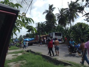 A boom truck blocks the road in barangay Pitalo, San Fernando town, southern Cebu after it collided with a passenger bus yesterday morning. (FACEBOOK GRAB/LALAINE LAPURE)