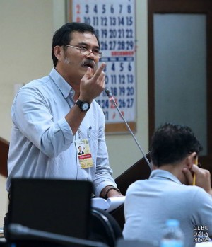 DPS chief Rolando Ardosa gives a rundown of his department’s budget to the Cebu City Council.  (CDN Photo/Junjie Mendoza)