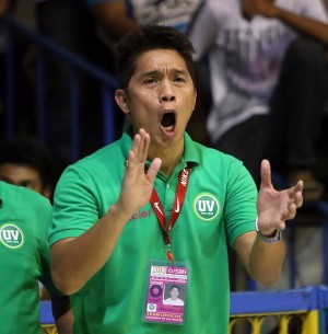 Former PBA player Felix Belano coaches the UV Green Lancers during the 2013 Cesafi Finals in this file photo. Belano won’t be calling the shots for UV next season. (CDN PHOTO/LITO TECSON)