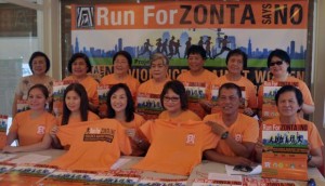 Organizers of the “Run for Zonta Says No”  face  members of the local press to promote this Sunday’s race  (from left, seated) Beverly M. Dayanan, Emily Benedicto-Chioson, Nellie Chiu, Melanie Ng,  Raffy Uytiepo, Prising Capangpangan, (same order standing) Dr. Mila Espina, Stella Bernabe, Rufina Tanchan, Leticia Canoy, Erlinda Binghay, Lucille Colina and Charmaine Ong.  (CDN PHOTO/CHRISTIAN MANINGO)