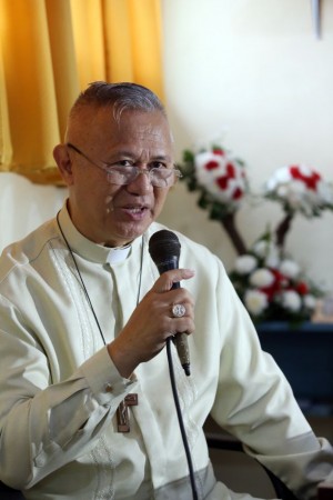 PRAY, PREPARE. Cebu Archbishop Jose Palma urged people to pray as supertyphoon Ruby nears. He lead in praying the Oratio Imperata. (CDN PHOTO/JUNJIE MENDOZA)