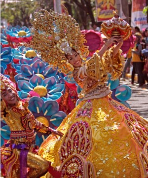 The Alang-Alang town contingent of Leyte province, shown here during last year’s Sinulog Grand Parade, will rejoin next year after recovering from supertyphoon Yolanda’s devastation. (CDN FILE PHOTO) 