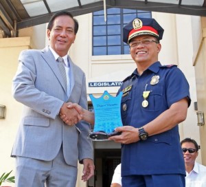 Cebu City Mayor Michael Rama congratulates his erstwhile chief of police, Senior Supt. Noli Romana, who was given a send off at City Hall yesterday.  CDN PHOTO/LITO TECSON)