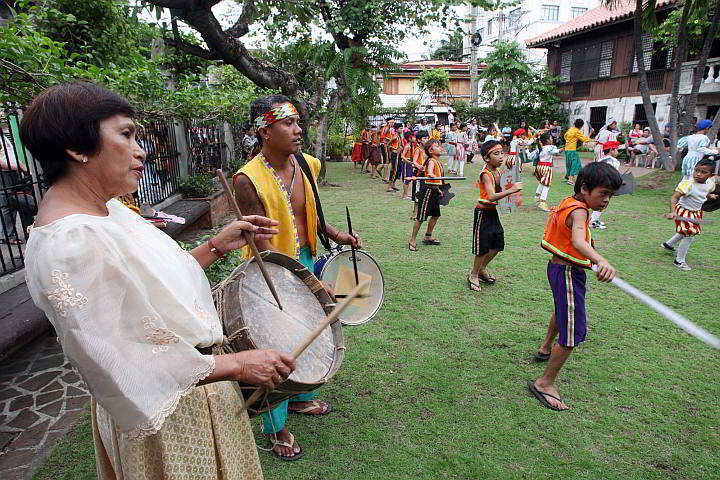 Carolina Diola (left) and her son Rommel continue the tradition of the Cebuano Sinug.