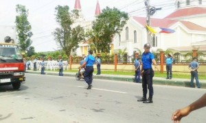 MMDA personnel are deployed in Palo to help secure peace and order along the parade route. (CDN PHOTO/ MICHELLE PADAYHAG)