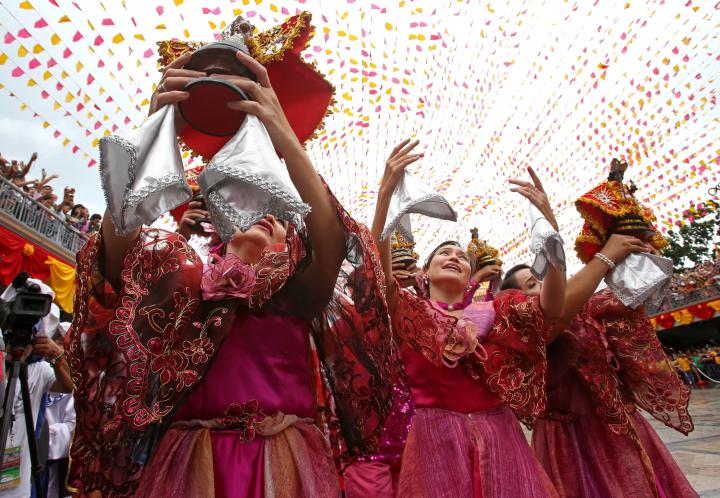 Sinulog dancers wave their images of the Sto. Nino during the reenactment of the 1st Mass and Baptism at the Pilgrim center of the Basilica del Sto. Nino. (CDN PHOTO/ JUNJIE MENDOZA)
