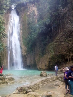 Suroy suroy Sugbo tourists enjoy the cool ambiance of the Mantayupan Falls in Barili town. (CDN PHOTO/ CHRISTIAN MANINGO)