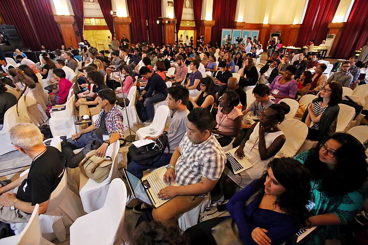 POUND FOR POUND.  Some of the foreign and local participants pound on their laptop keyboards while some are all ears on the issues discussed at yesterday’s Citizens Media Summit held in the Cebu Provincial  Capitol Social Hall. (CDN PHOTO/JUNJIE MENDOZA)