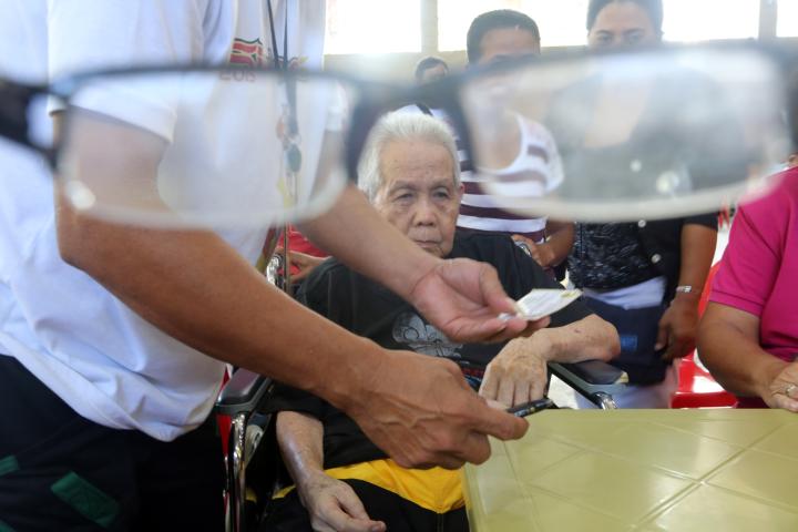 Cebu City vows to distribute seniors’ cash aid before March ends