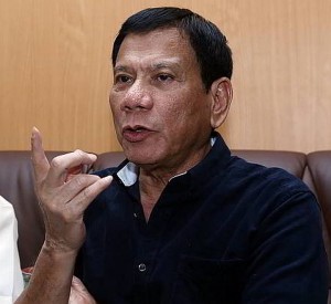 Davao City Mayor Rodrigo Duterte answers questions of reporters  before he speaks at a forum on federalism in the University of Cebu. (CDN Photo/Lito Tecson)