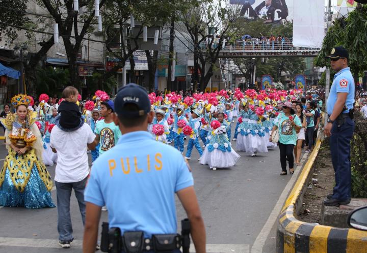 Cell phone signal will be shut down during the Sinulog Grand Parade (CDN PHOTO/ LITO TECSON)