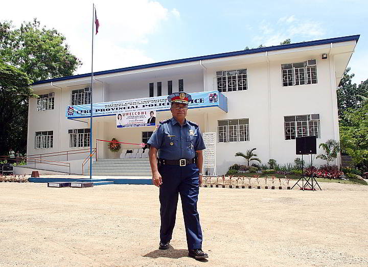 Senior Supt. Jesus Gaquing, who was  director of the Cebu Provincial Police Office (CPPO), walks in front of the headquarters during its inauguration in August 2009. (CDN FILE PHOTO)