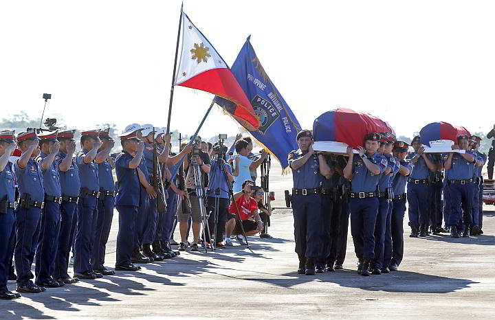 Pallbearers carrying caskets of the troopers  during arrival honors at the Mactan Cebu-International Airport (MCIA). (CDN PHOTO/JUNJIE MENDOZA)