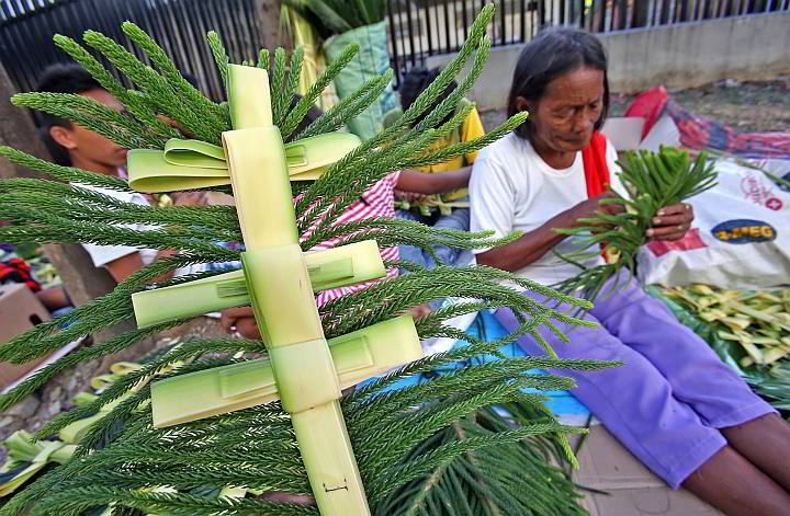 Palm vendors from Carcar City display palm crosses at the front of Sto. Rosario Church. (CDN PHOTO/JUNJIE MENDOZA)