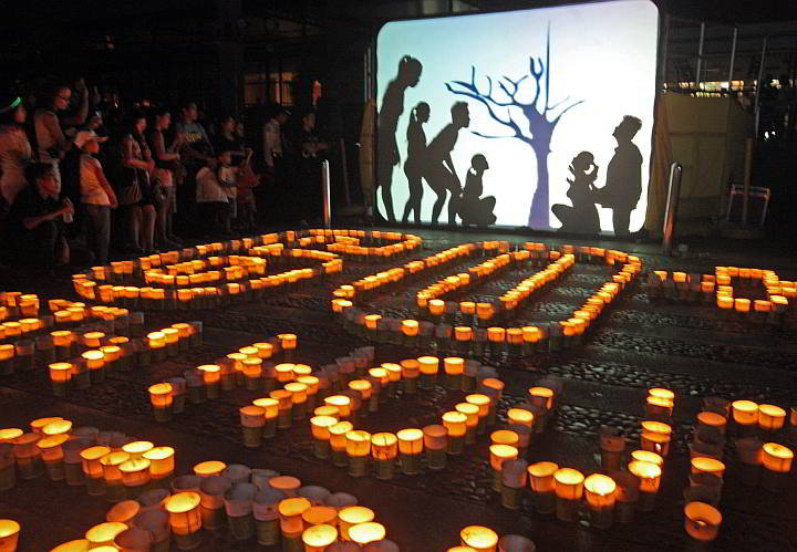Lighted candles form “60+ Earth Hour” at the SM parking lot where a shadow dance is mounted. (CDN PHOTO/ TONEE DESPOJO)