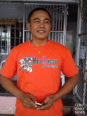 Timoteo Lucernas is no longer an inmate of the Cebu Provincial jail but he is the new all around maintenance man. (CDN PHOTO/MELISSA Q. CABAHUG)
