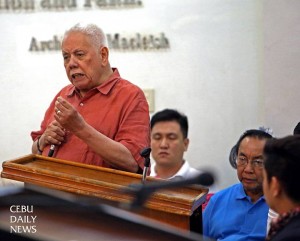 Toledo City Mayor Sonny Osmeña in a rare appearance at the Provincial Board’s session where he called for the total ban of quarrying in the  Sapangdaku river in Toledo City. (CDN PHOTO/LITO TECSON)