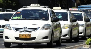 Effective today, taxi flag down rate is P30. (INQUIRER PHOTO)