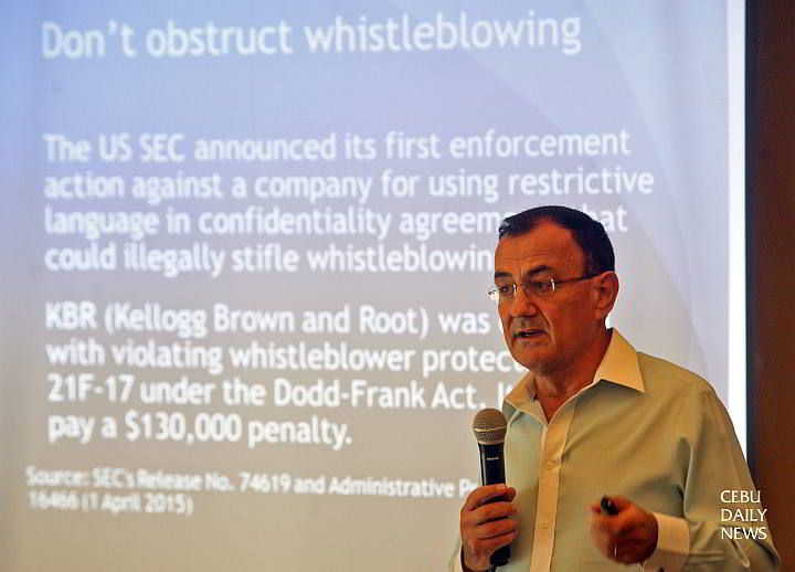 Frank Numann, an independent anti-bribery consultant, discusses the importance of an effective whistleblowing system as a deterrent against corruption during yesterday’s forum organized by the Cebu Chamber of Commerce and Industry. (CDN PHOTO/TONEE DESPOJO)