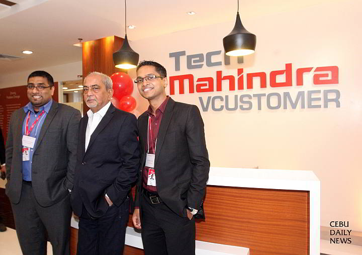 Anand Achuthan, Tech Mahindra executive director, (center) leads the opening of the Cebu facility at the eBloc at the Cebu IT Park. With him during yesterday’s opening are Sujit Baksi, chief executive for business services group (left), and Edwin Paul, service delivery leader. (CDN Photo/Tonee Despojo)