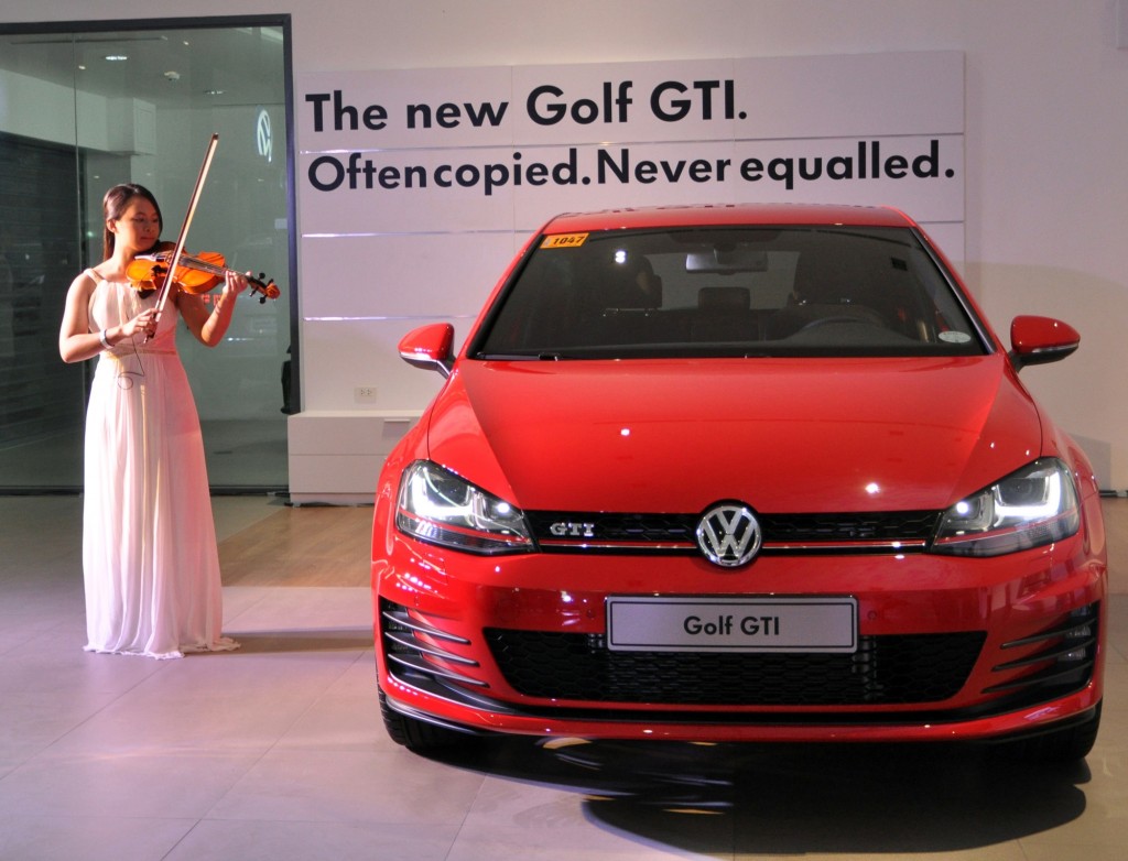 A violinist performs during the Cebu launch of the Volkswagen Golf GTI at the VW Cebu showroom at the North Reclamation Area. CDN PHOTO/CHRISTIAN MANINGO