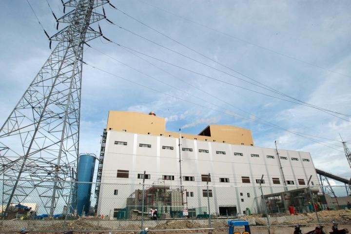Kepco SPC's coal-fired power plant complex in Naga City, south Cebu accounts for one third of Cebu's power generating capacity. (CDN FILE PHOTO)