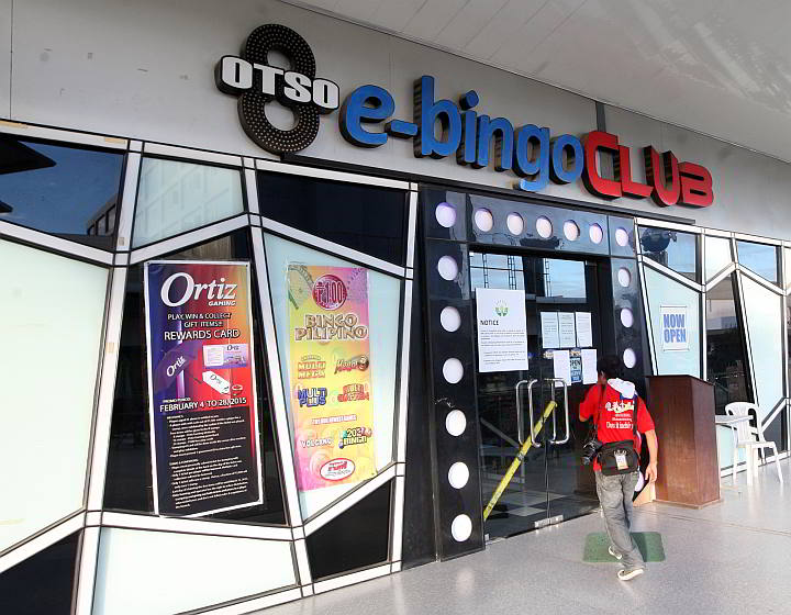 Security is tightened at the 8 e-Bingo Club at the City Times Square, Mandaue City after last month’s P1.9-million robbery. (CDN File Photo)