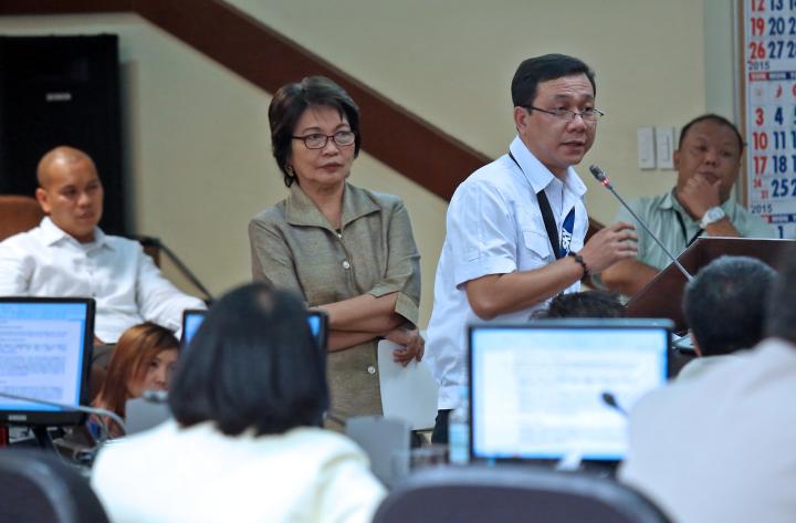 Ruel Hechanova, SkyCable Visayas chapter president and Glynda Descuatan, SkyCable Visayas area manager and Allan Macaraya of the regional National Telecommunications Commission (NTC) answers questions at public hearing of the Cebu City Council. (CDN PHOTO/ JUNJIE MENDOZA)